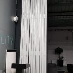 Высокая и длинная раздвижная перегородка для лекционной аудитории бизнес парка в отеле