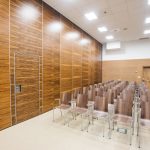 Раздвижная перегородка для лекционной аудитории. Раздвижная перегородка для учебного заведения.