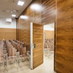 Раздвижная перегородка для лекционной аудитории. Раздвижная перегородка для учебного заведения.