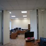 Сделаны раздвижные перегородки для офисные перегородки.