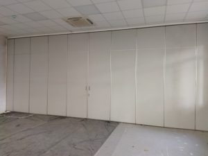 #раздвижныеперегородки в колледже РЖД город Москва. Длина 8876мм высота 3654мм звукоизоляция 41 дБ. Материал отделки ЛДСП egger серый