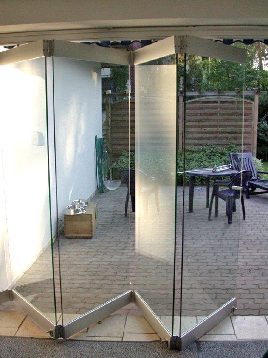 Раздвижная стеклянная перегородка для входной группы