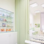 Раздвижная перегородка для аптечного пункта