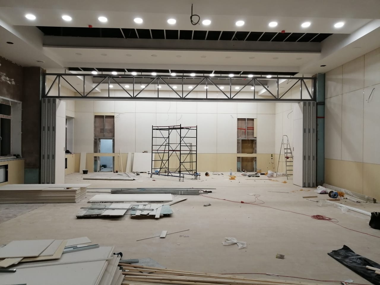 Большая раздвижная стена