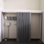 Мягкая черная перегородка для отделения технических служб