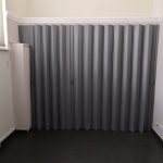 Мягкая черная перегородка для отделения технических служб