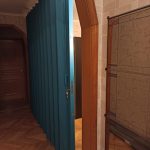 Мягкая раздвижная перегородка для частной квартиры.