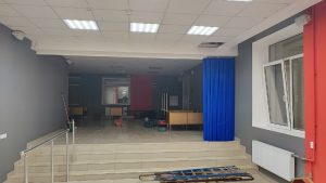 Синяя мягкая раздвижная перегородка для столовой