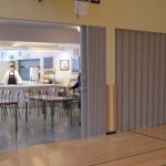 Серая мягкая раздвижная перегородка для детского центра