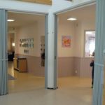 Серая мягкая раздвижная перегородка для детского центра