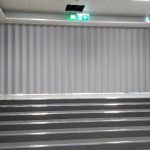 Серая мягкая раздвижная перегородка для детского центра