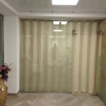 Разделение пространства на отдельные зоны мягкой перегородкой в больнице