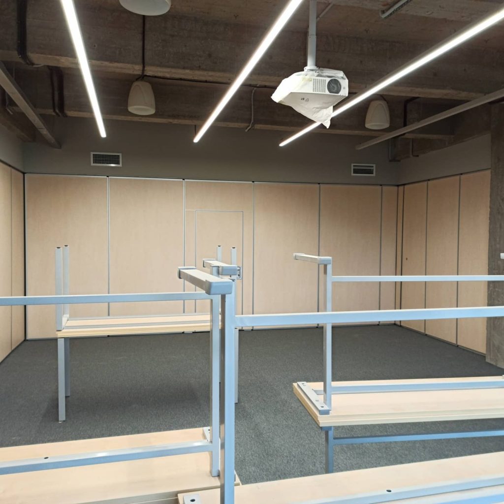 Раздвижные перегородки в Высшей школе экономики: Преобразование пространства с ГК Слайдинг