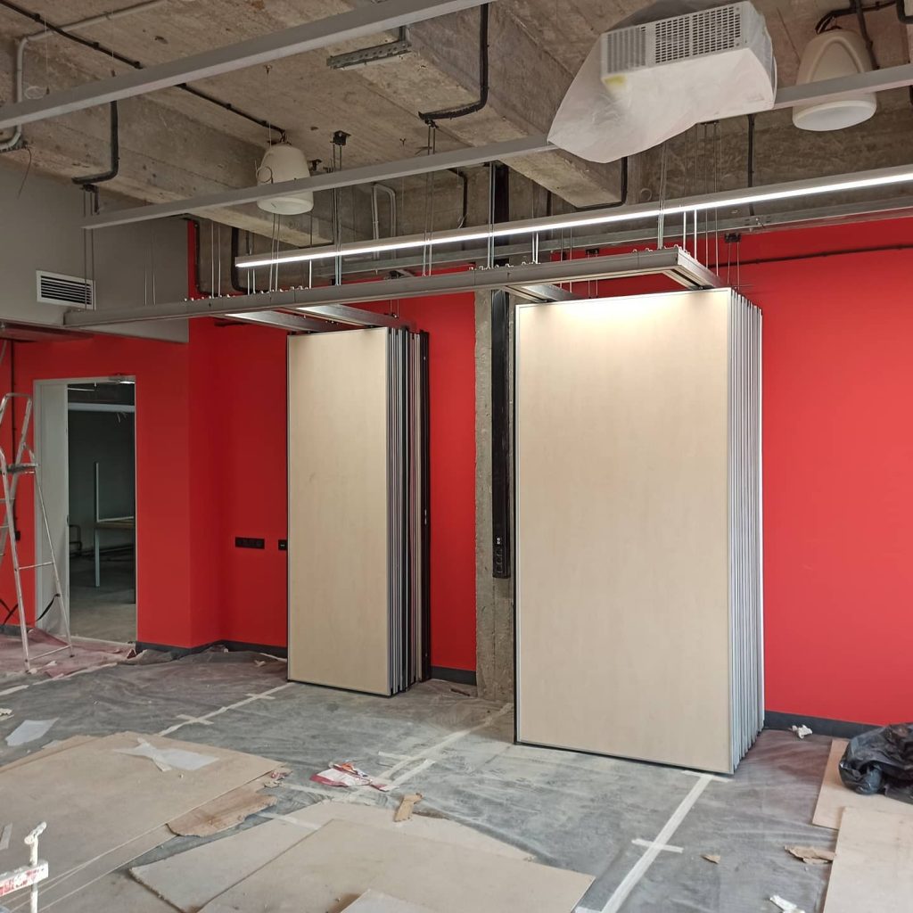 Раздвижные перегородки в Высшей школе экономики: Преобразование пространства с ГК Слайдинг