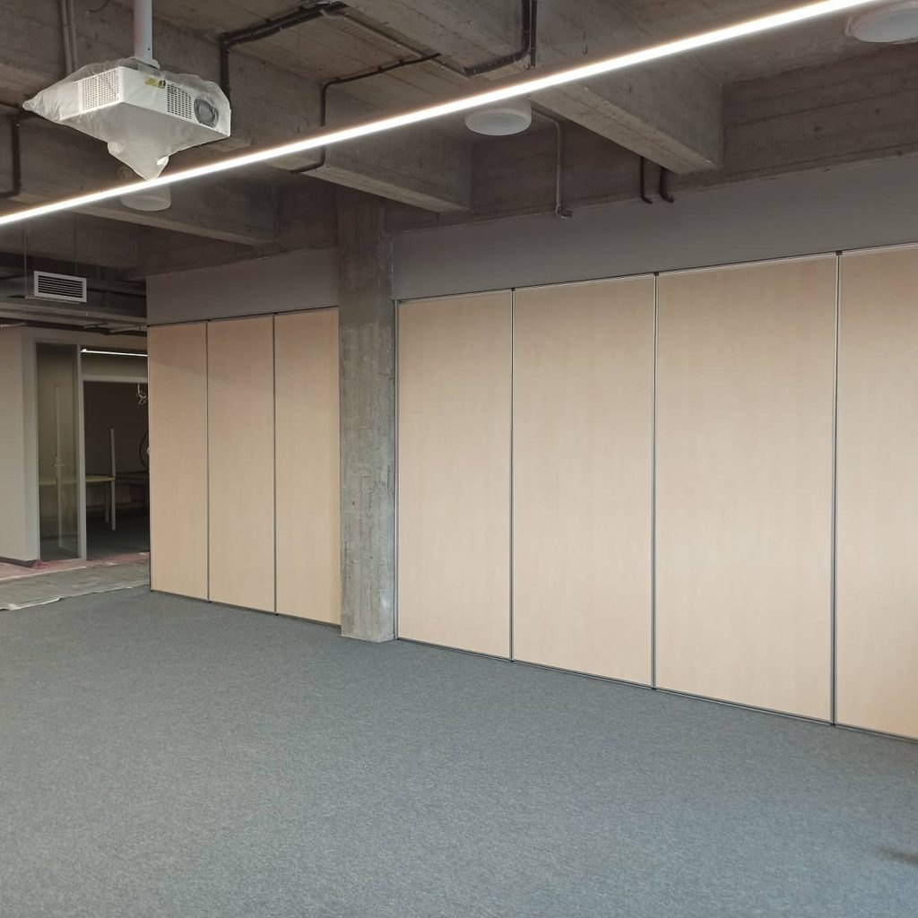 Раздвижные перегородки в Высшей школе экономики: Преобразование пространства с ГК Слайдинг