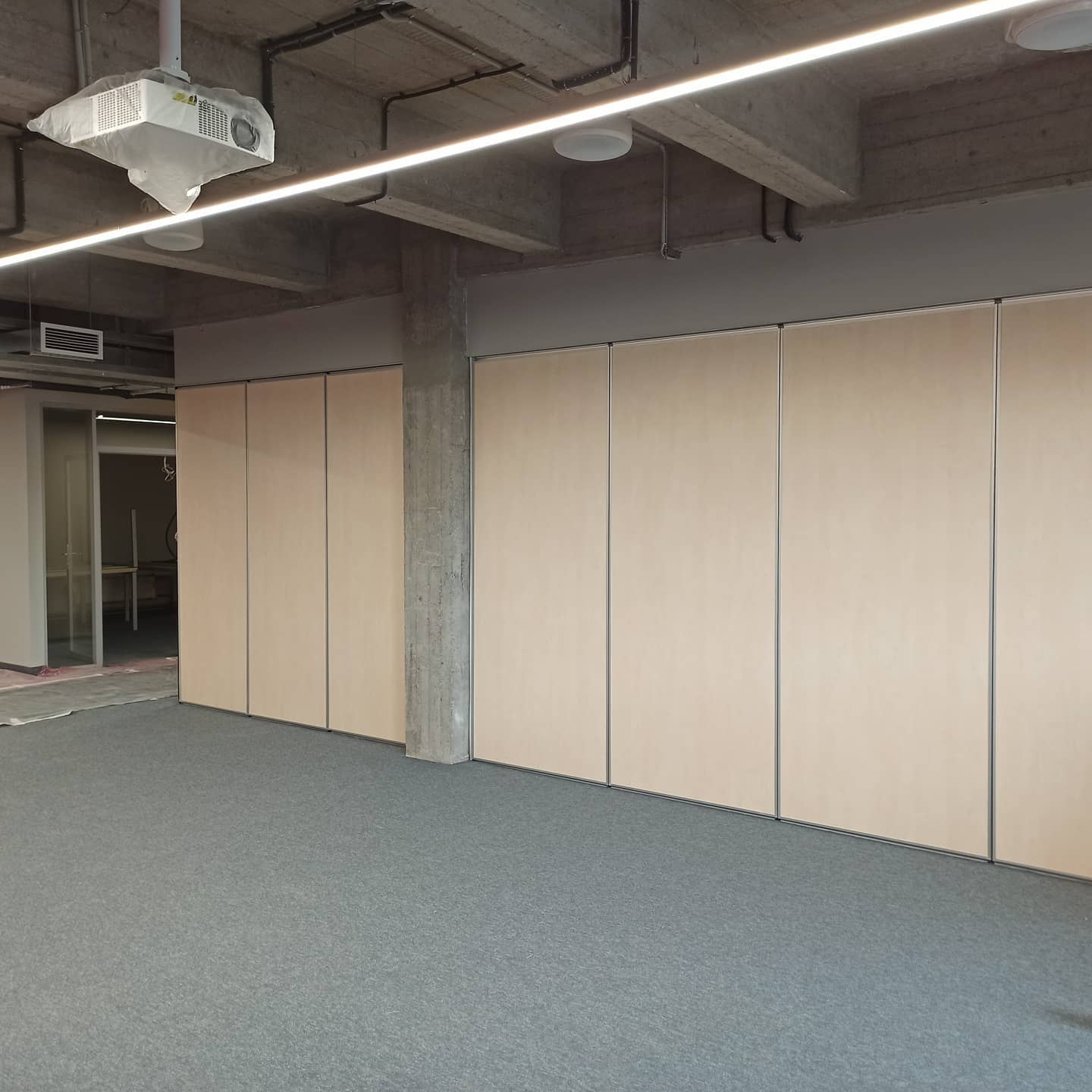 Раздвижные перегородки в Высшей школе экономики: Преобразование пространства с ГК Слайдинг