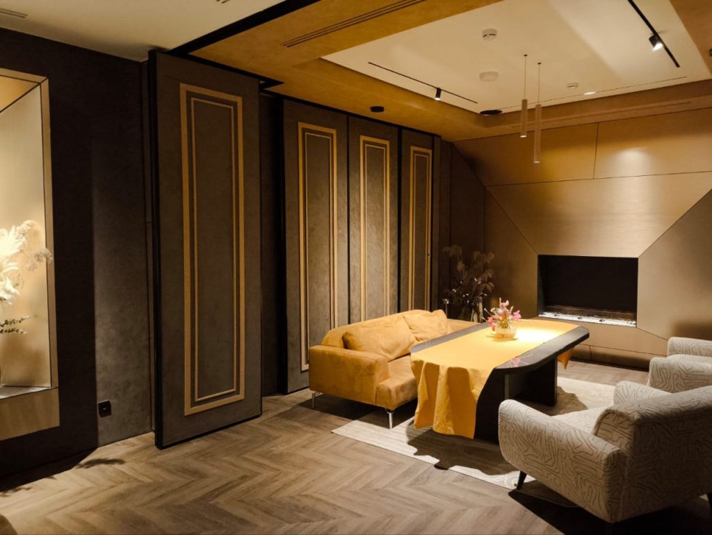 Раздвижная перегородка для ресторана в Москве: Преображение пространства с "Слайдинг Партишн"