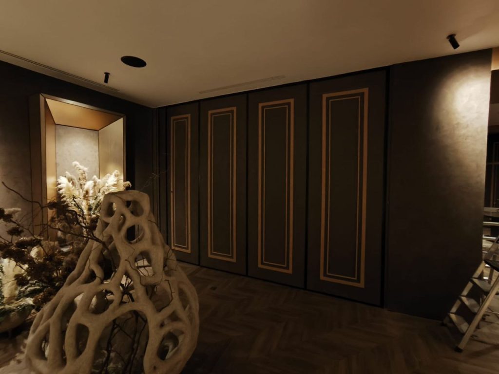 Раздвижная перегородка для ресторана в Москве: Преображение пространства с "Слайдинг Партишн"