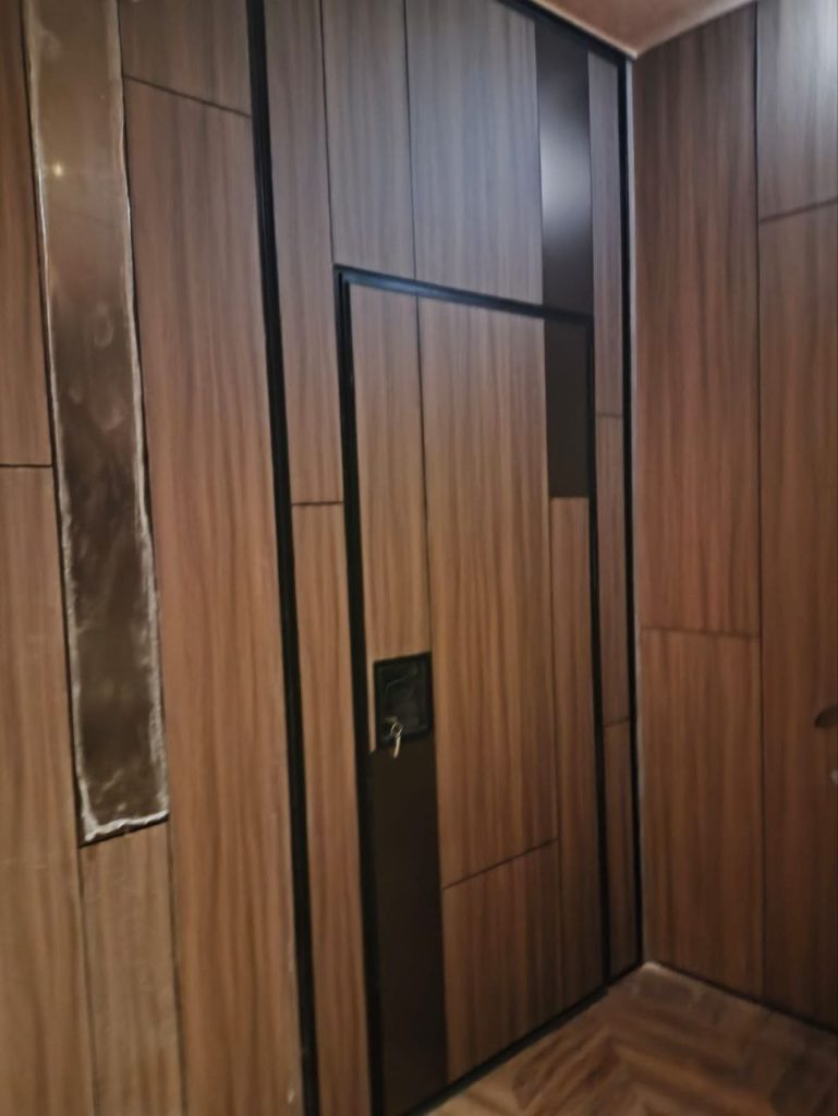 Раздвижная перегородка для ресторана в Москве: Преображение пространства с "Слайдинг Партишн"