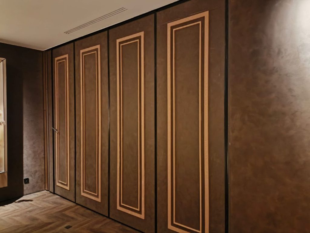 Раздвижная перегородка для ресторана в Москве: Преображение пространства с "Слайдинг Партишн"