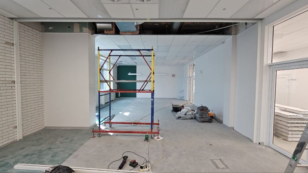 Раздвижная перегородка для школы в Белгороде: функциональность, стиль и качество от SlidingPartition.ru