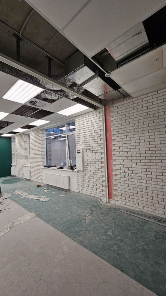 Раздвижная перегородка для школы в Белгороде: функциональность, стиль и качество от SlidingPartition.ru