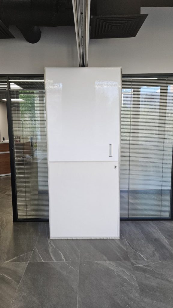 Белая раздвижная стена: Преображение вашего офисного пространства в Москве