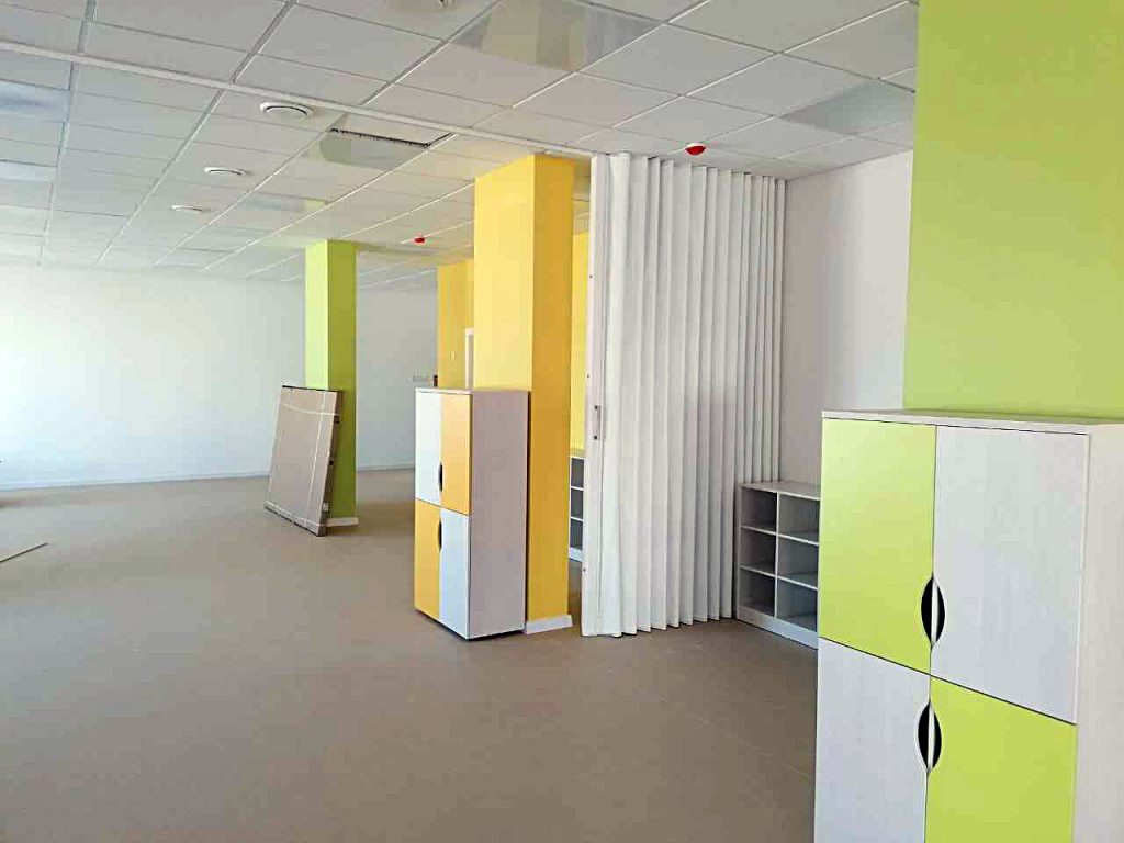 белая мягкая перегородка для детского сада в городе Тюмень