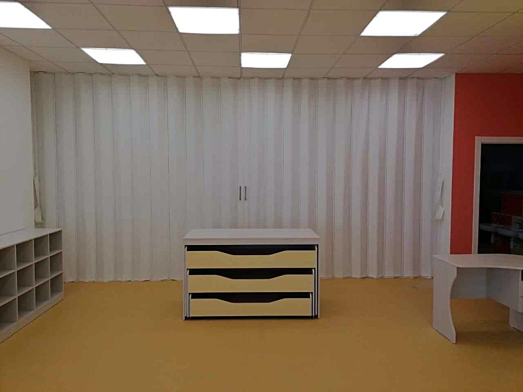 белая мягкая перегородка для детского сада в городе Тюмень