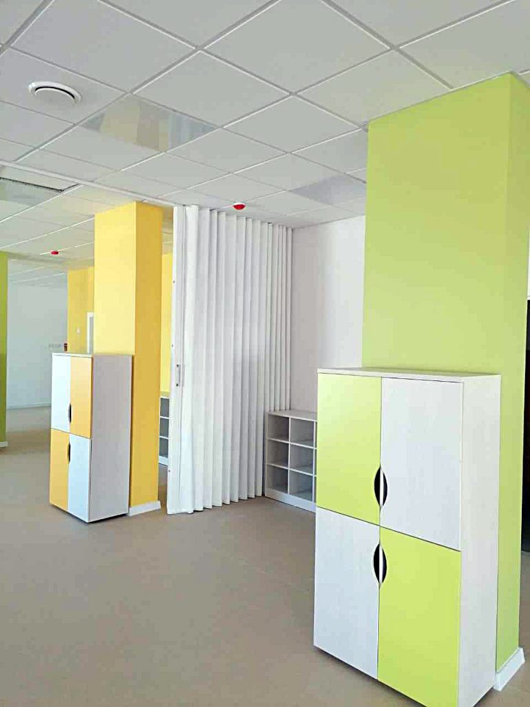белая мягкая перегородка для детского сада в городе Тюмень