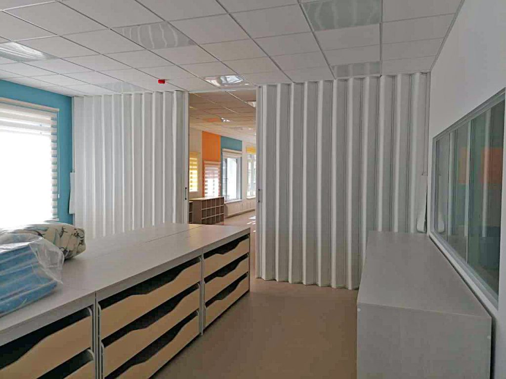 белая мягкая перегородка для детского сада в городе Тюмень