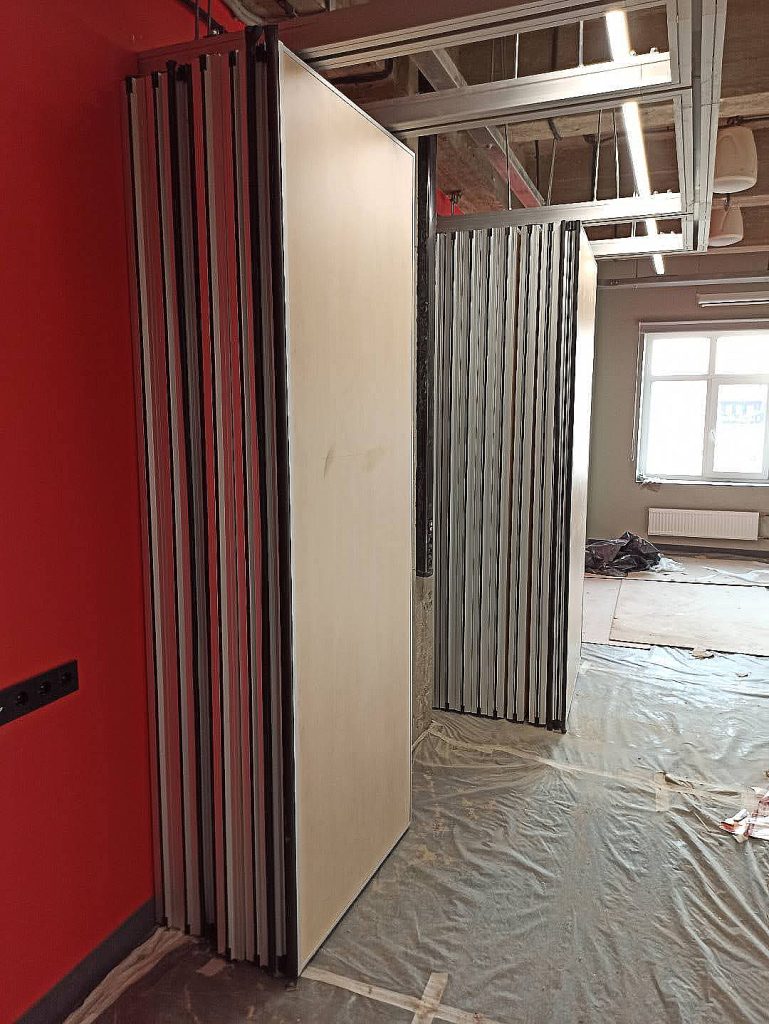 Яркое решение для ВШЭ: Желтая раздвижная стена от SlidingPartition.rи!