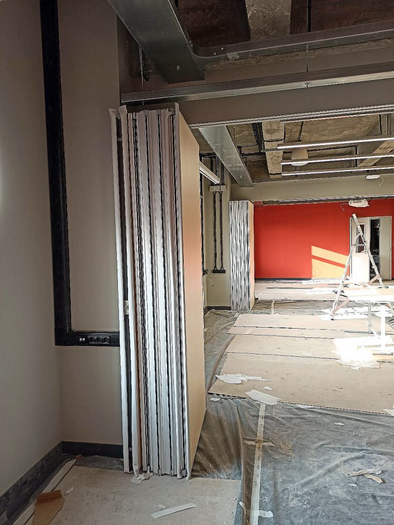 Яркое решение для ВШЭ: Желтая раздвижная стена от SlidingPartition.rи!