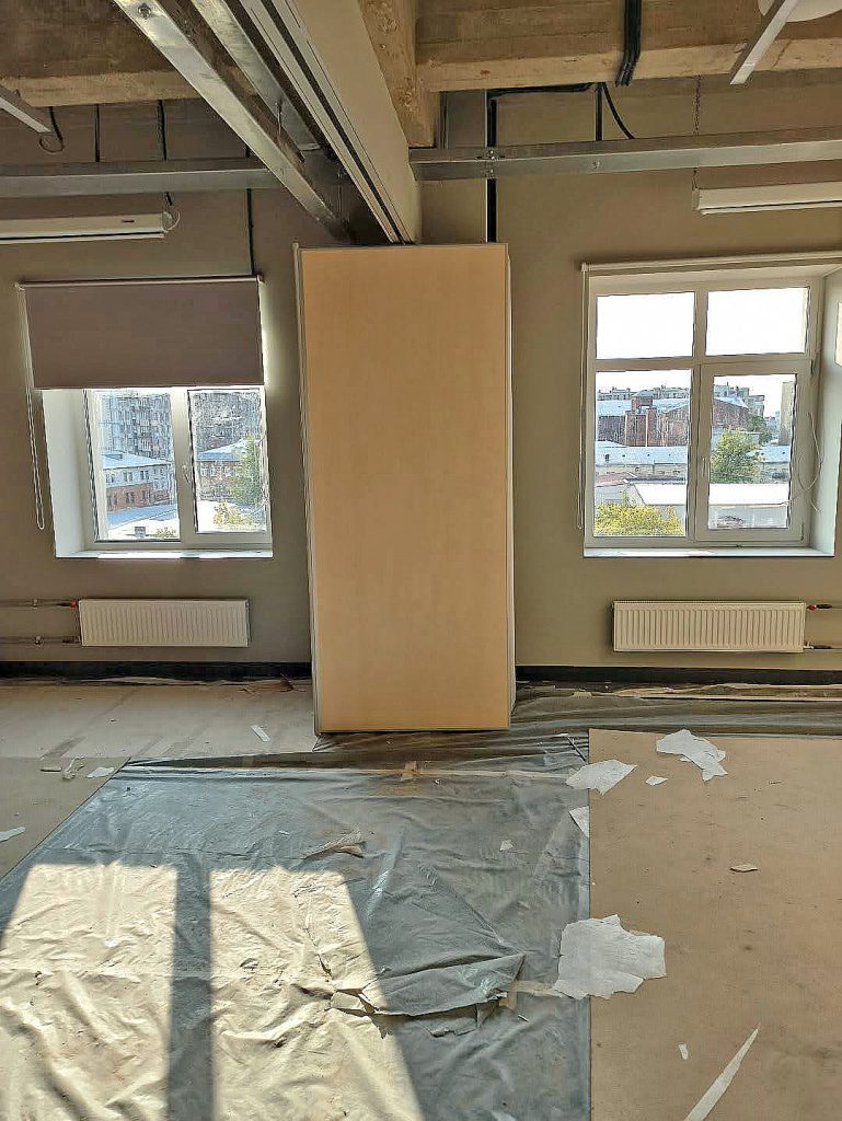 Яркое решение для ВШЭ: Желтая раздвижная стена от SlidingPartition.rи!