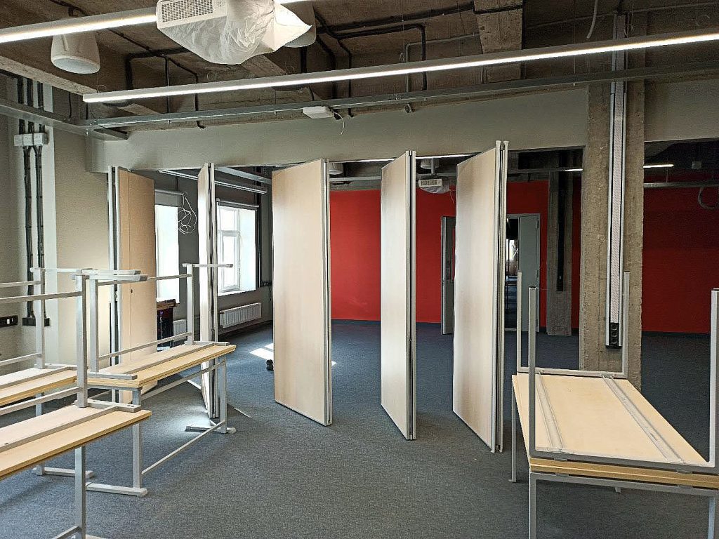 Яркое решение для ВШЭ: Желтая раздвижная стена от SlidingPartition.rи!