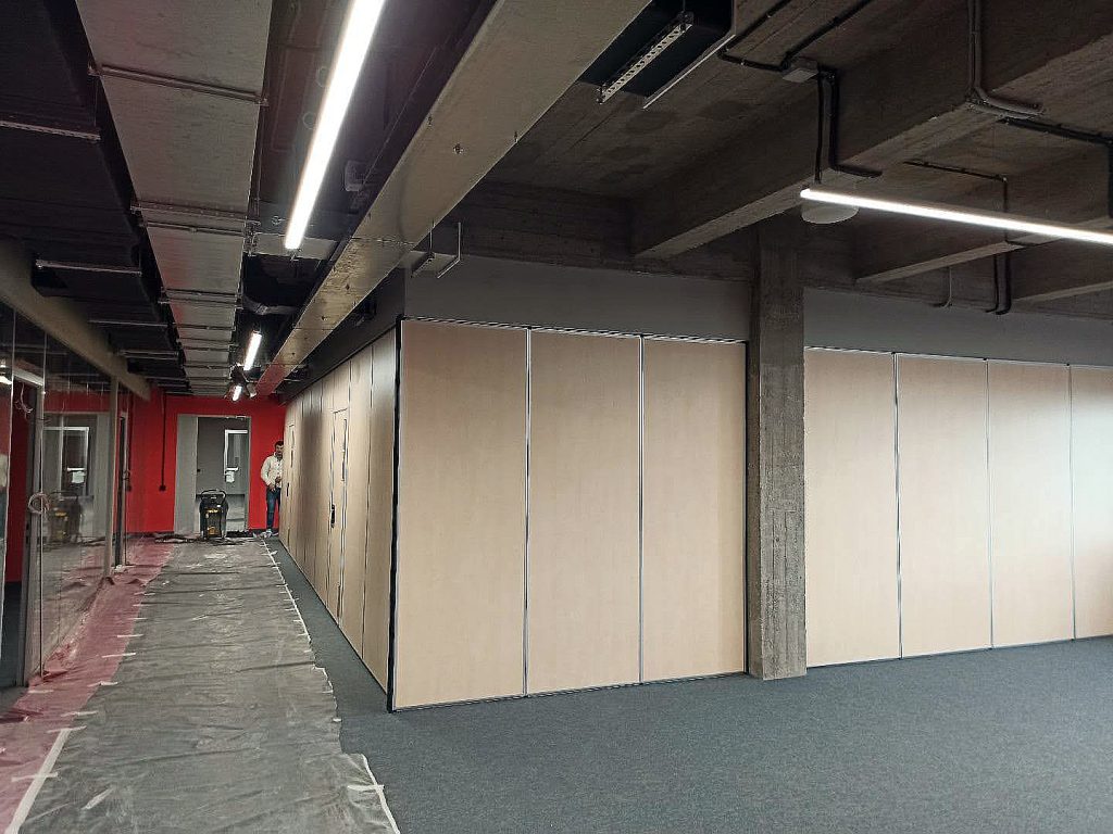 Яркое решение для ВШЭ: Желтая раздвижная стена от SlidingPartition.rи!