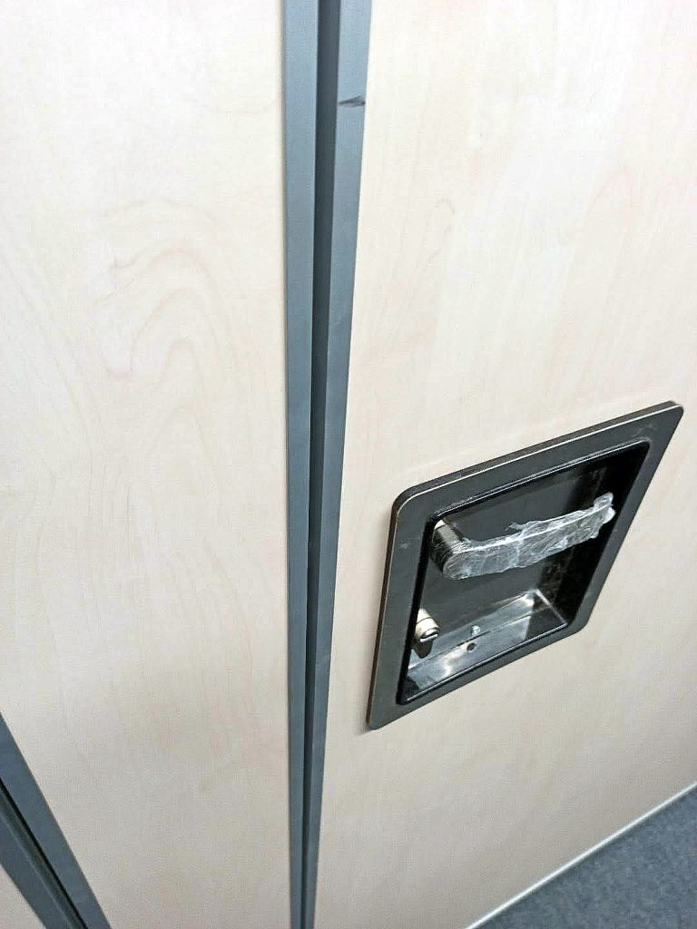 Яркое решение для ВШЭ: Желтая раздвижная стена от SlidingPartition.rи!