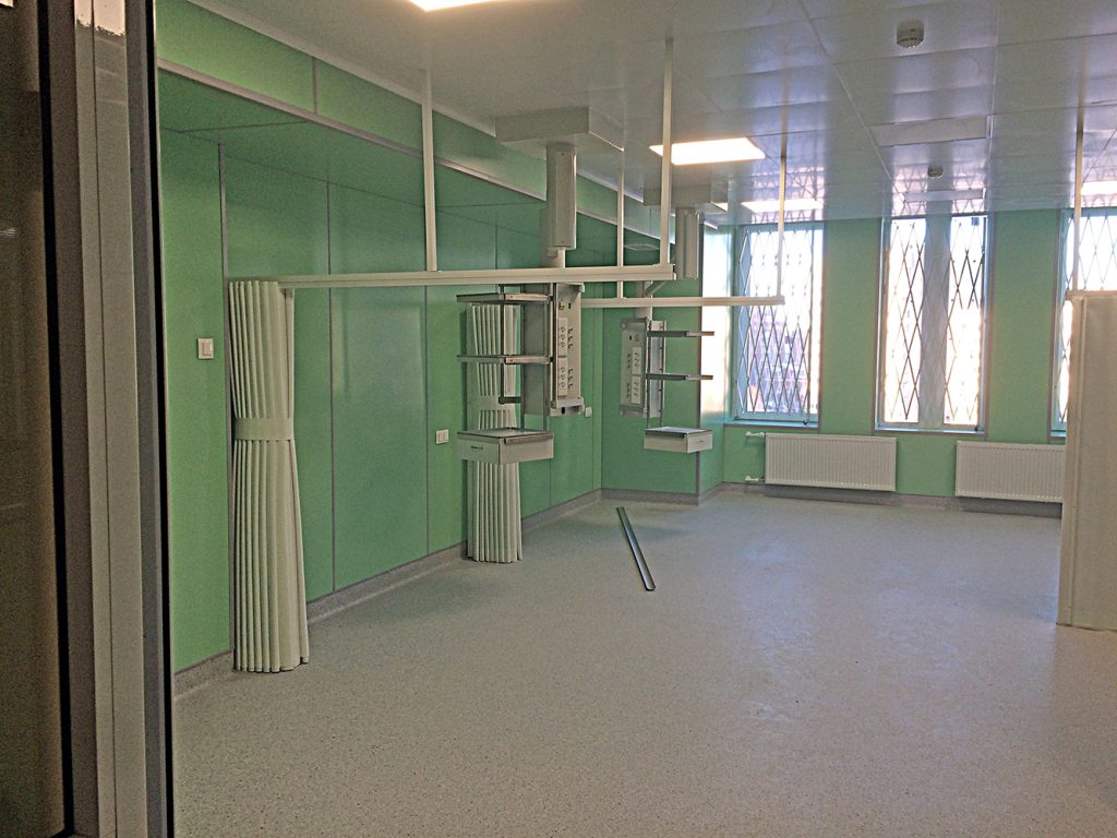 Белая мягкая раздвижная перегородка для больницы