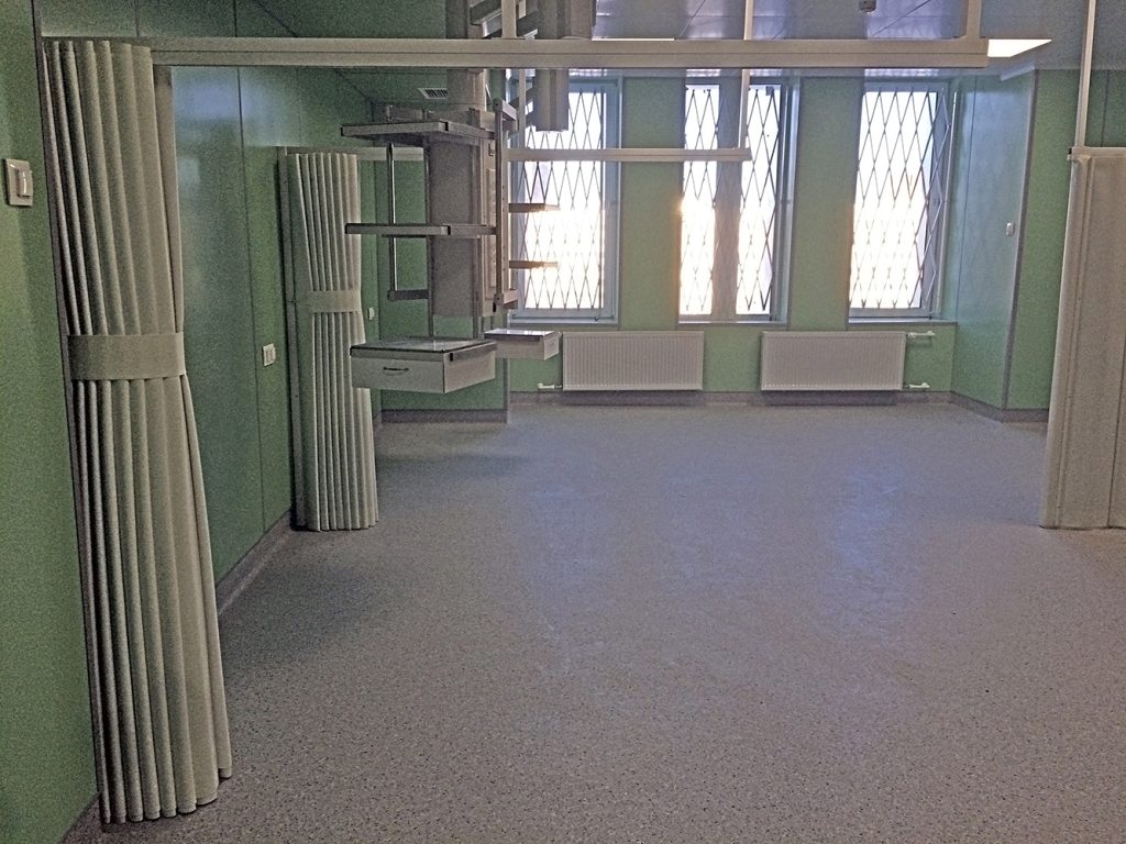 Белая мягкая раздвижная перегородка для больницы