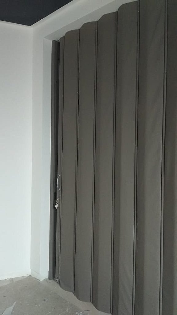 Кейс: Установка серой мягкой перегородки в офисе