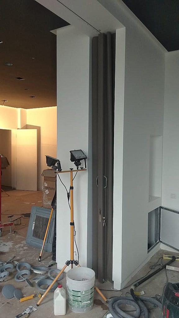 Кейс: Установка серой мягкой перегородки в офисе