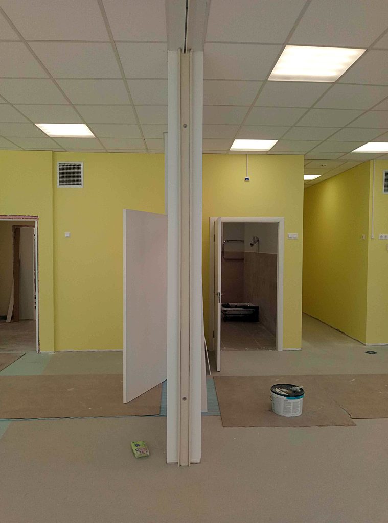 Оптимизируйте пространство вашего фитнес-зала с белой мягкой раздвижной перегородкой высотой 3 метра