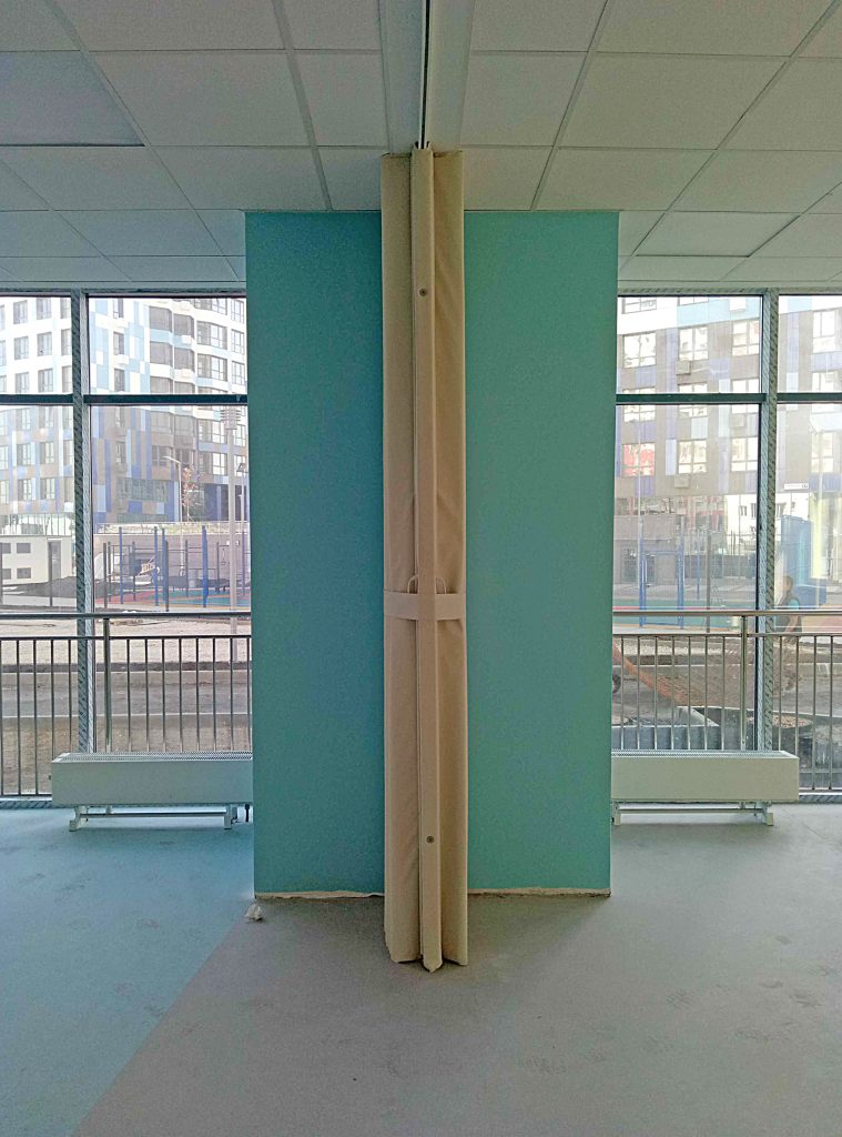 Оптимизируйте пространство вашего фитнес-зала с белой мягкой раздвижной перегородкой высотой 3 метра