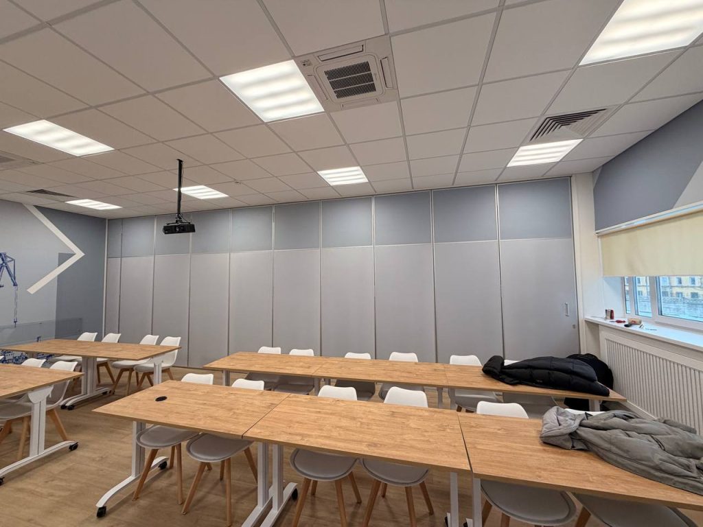 Новая серая раздвижная стена для учебного центра «Морской Порт» в Санкт-Петербурге!