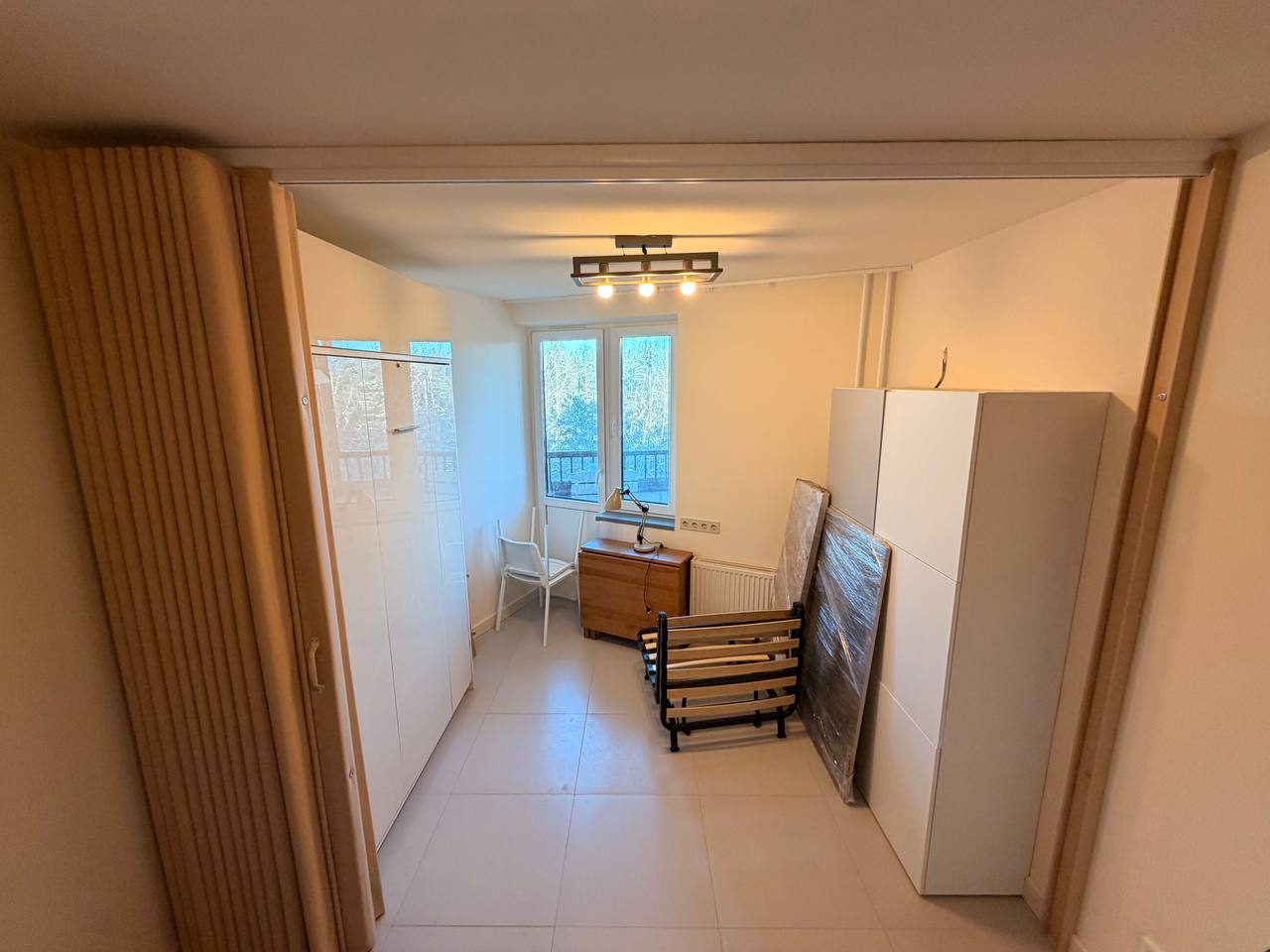 Кейс: Установка раздвижной бежевой мягкой перегородки в частной квартире в городе Ломоносов!