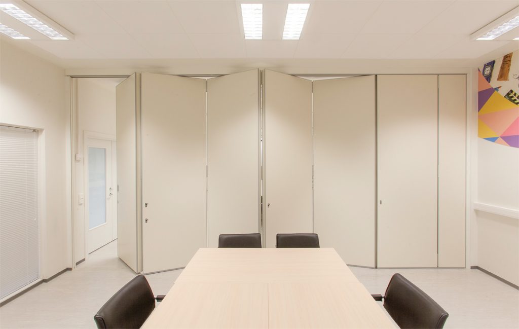 🏢 Преобразите офис с раздвижными перегородками от Sliding Partition!