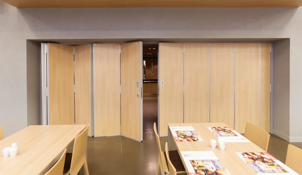 🏢 Преобразите офис с раздвижными перегородками от Sliding Partition!